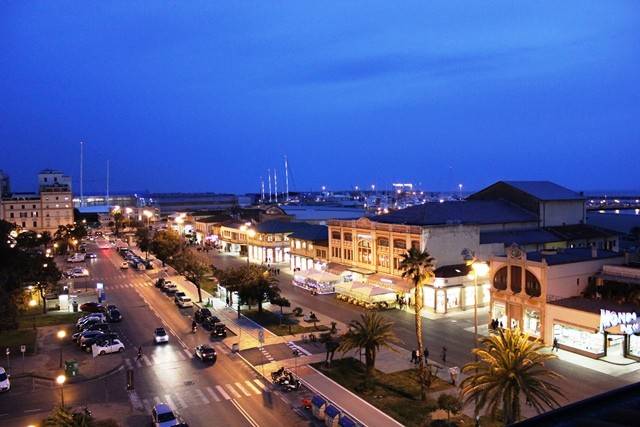 negozio in vendita a Viareggio