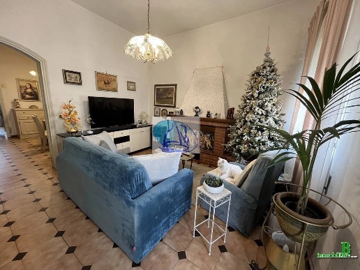 casa indipendente in vendita a Viareggio in zona Torre del Lago