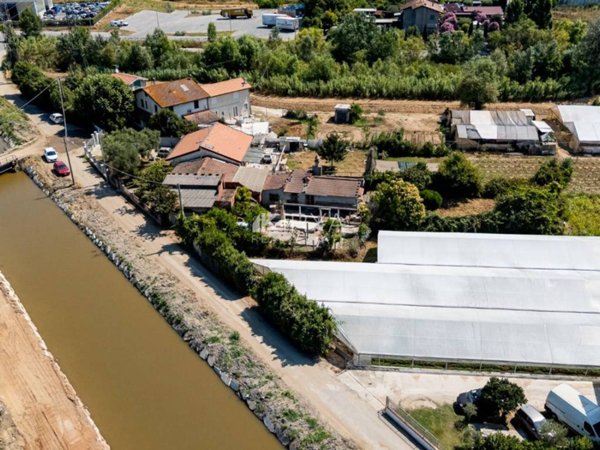 casa indipendente in vendita a Viareggio in zona Migliarina