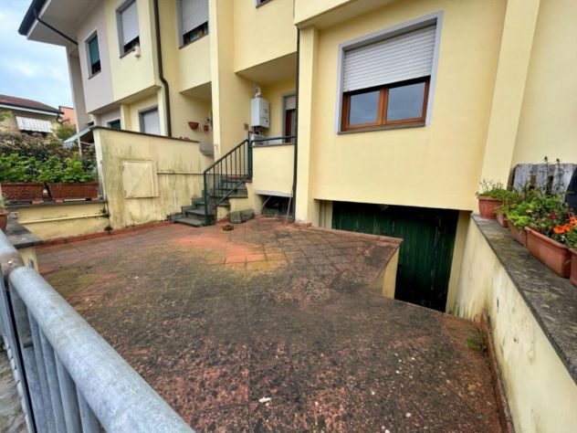 casa indipendente in vendita a Viareggio in zona Campo d'Aviazione