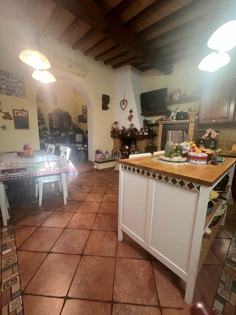 casa indipendente in vendita a Viareggio
