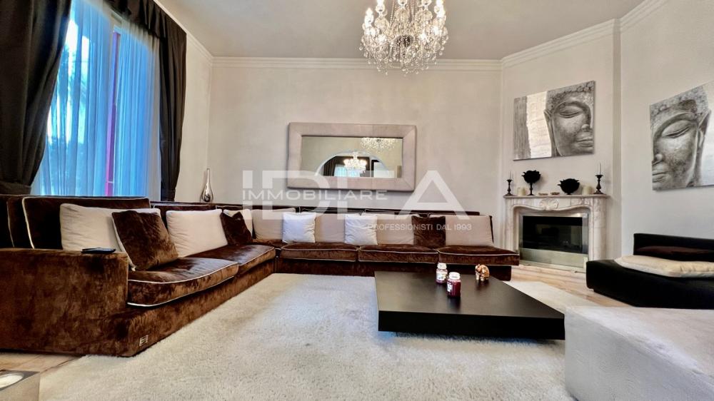 casa indipendente in vendita a Viareggio