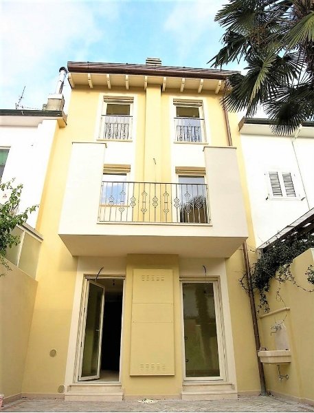 casa indipendente in vendita a Viareggio in zona Don Bosco