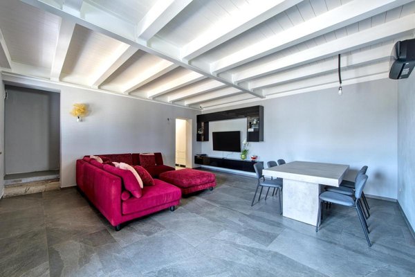 casa indipendente in vendita a Viareggio