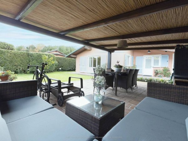 casa indipendente in vendita a Viareggio in zona Migliarina