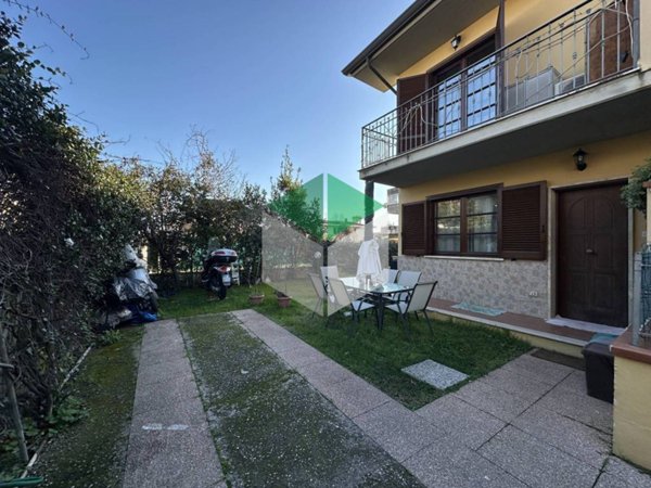 casa indipendente in vendita a Viareggio in zona Torre del Lago