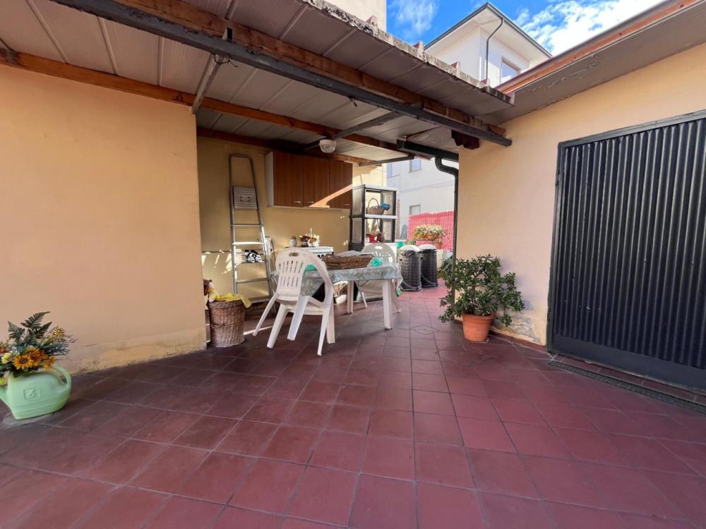 casa indipendente in vendita a Viareggio in zona Migliarina