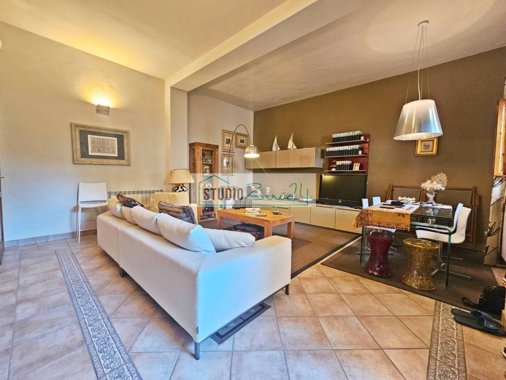 casa indipendente in vendita a Viareggio