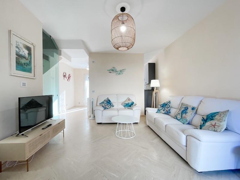 casa indipendente in vendita a Viareggio