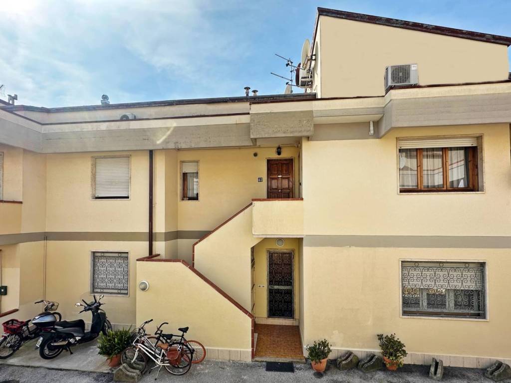 appartamento in vendita a Viareggio in zona Torre del Lago