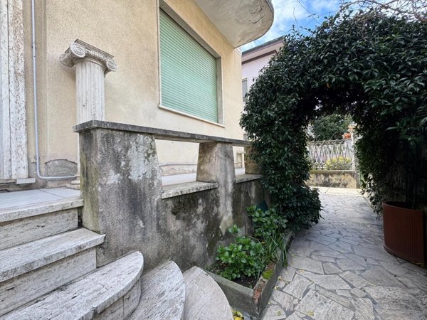 casa indipendente in vendita a Viareggio