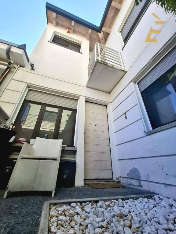 casa indipendente in vendita a Viareggio