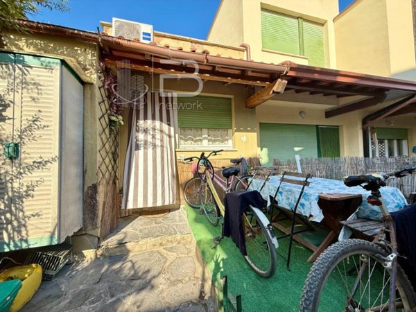 casa indipendente in vendita a Viareggio in zona Torre del Lago