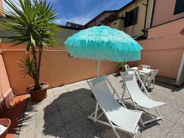 casa indipendente in vendita a Viareggio