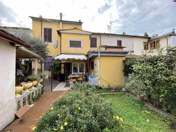casa indipendente in vendita a Viareggio in zona Torre del Lago
