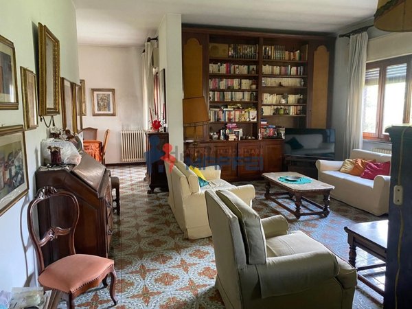 casa indipendente in vendita a Viareggio