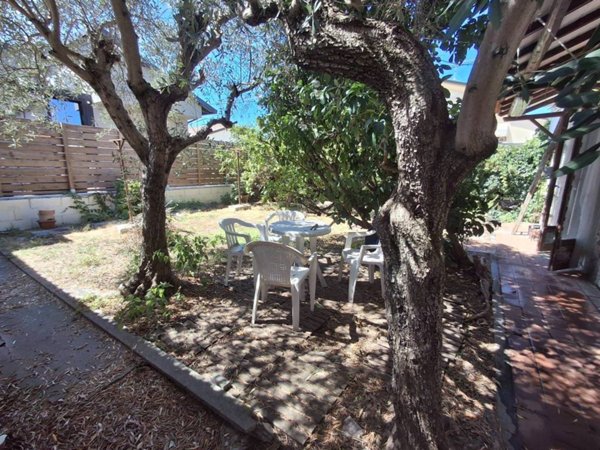 casa indipendente in vendita a Viareggio in zona Torre del Lago