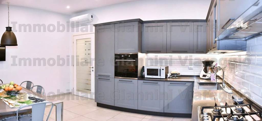casa indipendente in vendita a Viareggio in zona Campo d'Aviazione
