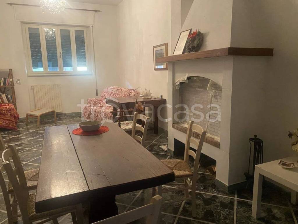 casa indipendente in vendita a Viareggio