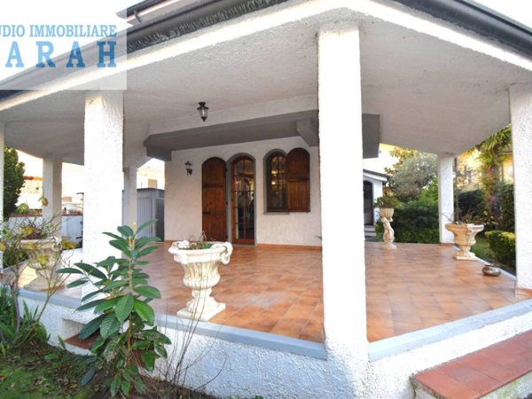 casa indipendente in vendita a Viareggio in zona Torre del Lago