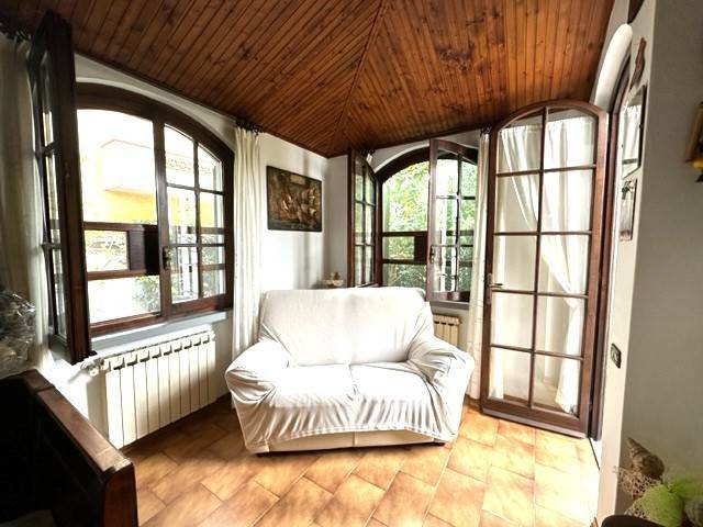 casa indipendente in vendita a Viareggio