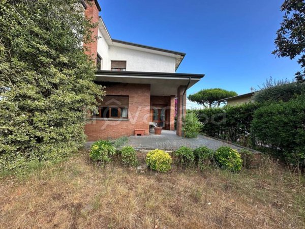 casa indipendente in vendita a Viareggio in zona Campo d'Aviazione