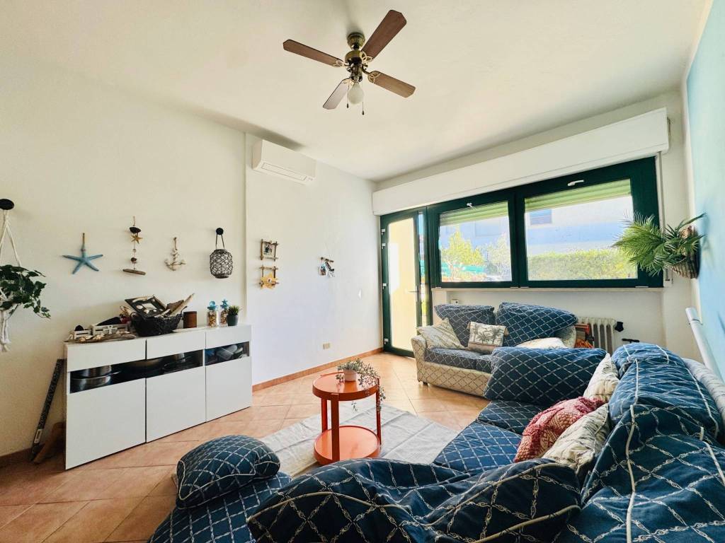 casa indipendente in vendita a Viareggio in zona Torre del Lago