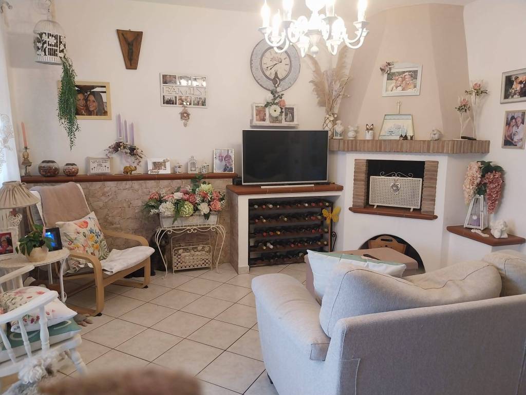 appartamento in vendita a Viareggio in zona Torre del Lago