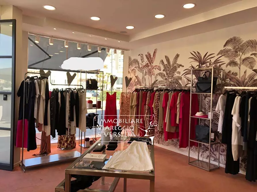 locale commerciale in vendita a Viareggio