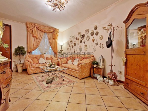 casa indipendente in vendita a Viareggio in zona Campo d'Aviazione