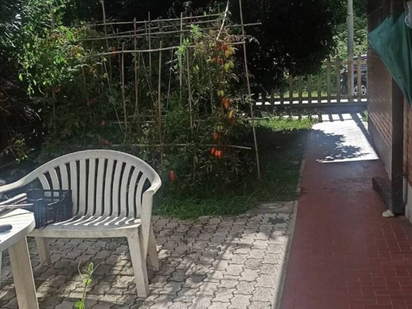 casa indipendente in vendita a Viareggio in zona Campo d'Aviazione