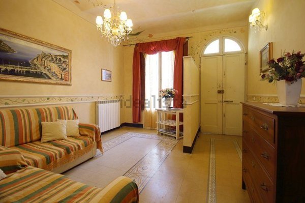 casa indipendente in vendita a Viareggio