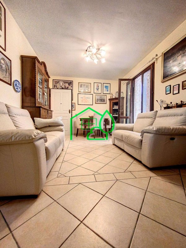 casa indipendente in vendita a Viareggio