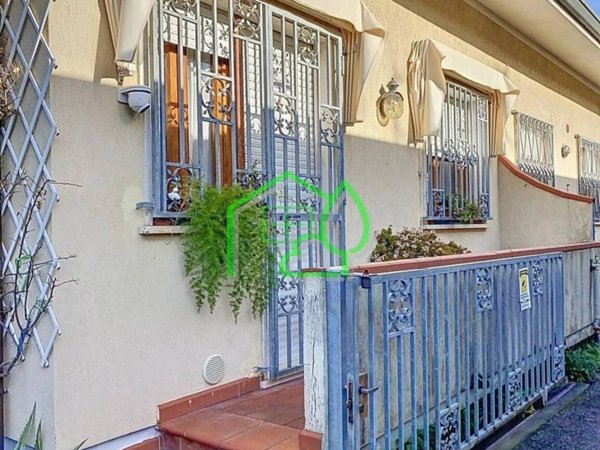 casa indipendente in vendita a Viareggio in zona Torre del Lago