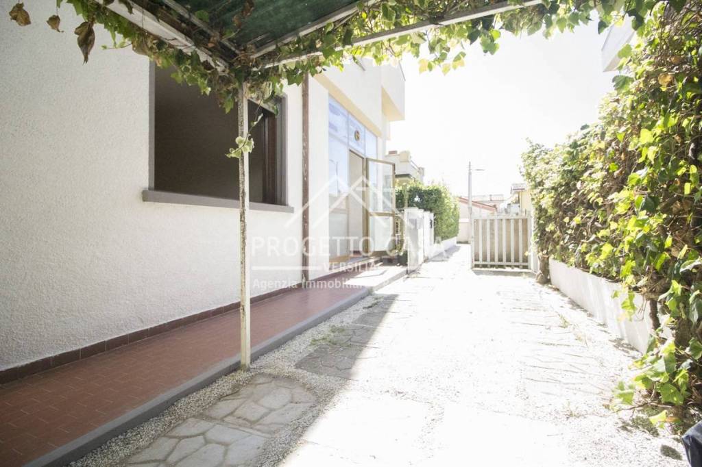 appartamento in vendita a Viareggio in zona Torre del Lago
