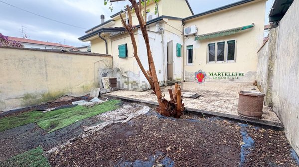 casa indipendente in vendita a Viareggio in zona Marco Polo