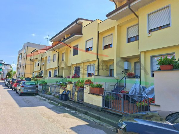 casa indipendente in vendita a Viareggio