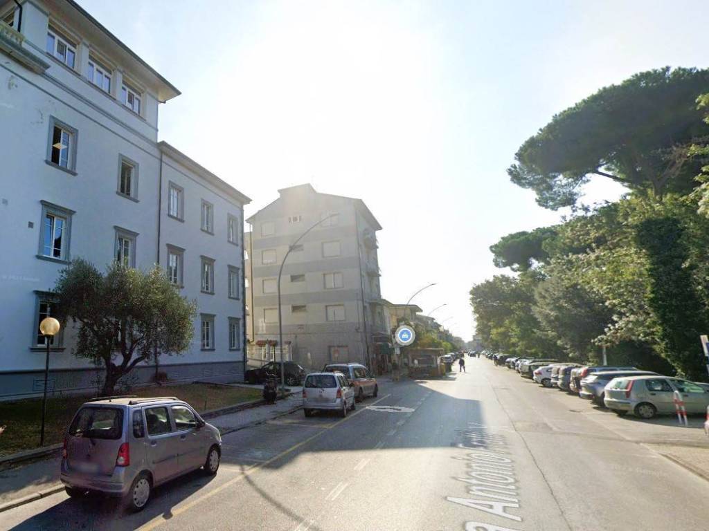 negozio in vendita a Viareggio in zona Marco Polo