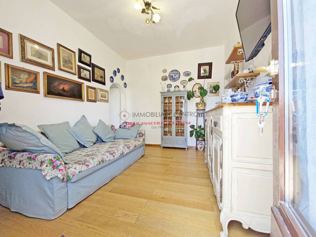 casa indipendente in vendita a Viareggio