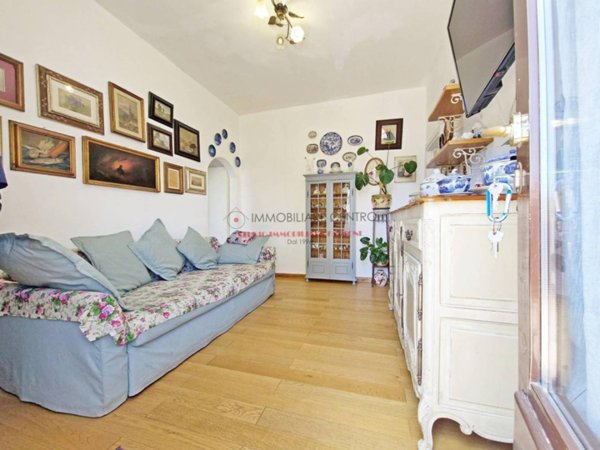 casa indipendente in vendita a Viareggio