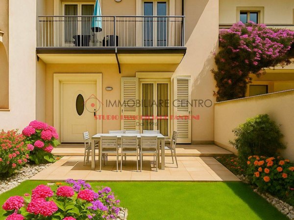 casa indipendente in vendita a Viareggio