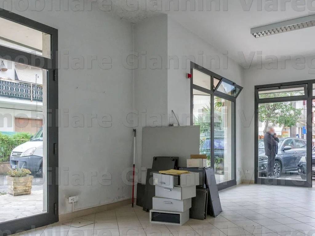ufficio in vendita a Viareggio in zona Campo d'Aviazione