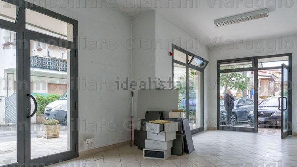 ufficio in vendita a Viareggio in zona Campo d'Aviazione