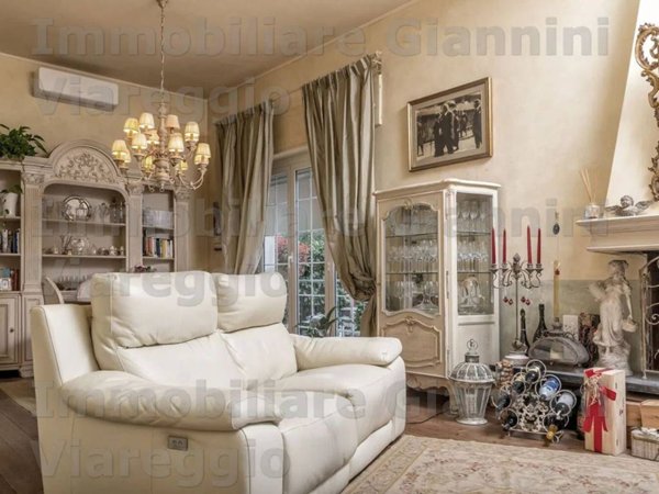 casa indipendente in vendita a Viareggio in zona Campo d'Aviazione