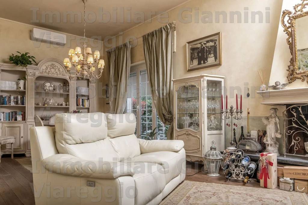 casa indipendente in vendita a Viareggio in zona Campo d'Aviazione