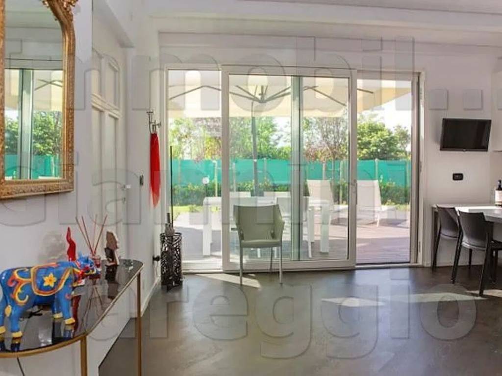 casa indipendente in vendita a Viareggio in zona Campo d'Aviazione