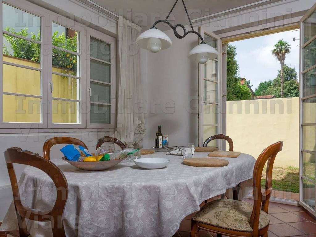 casa indipendente in vendita a Viareggio in zona Campo d'Aviazione
