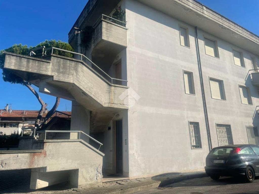 appartamento in vendita a Viareggio in zona Torre del Lago