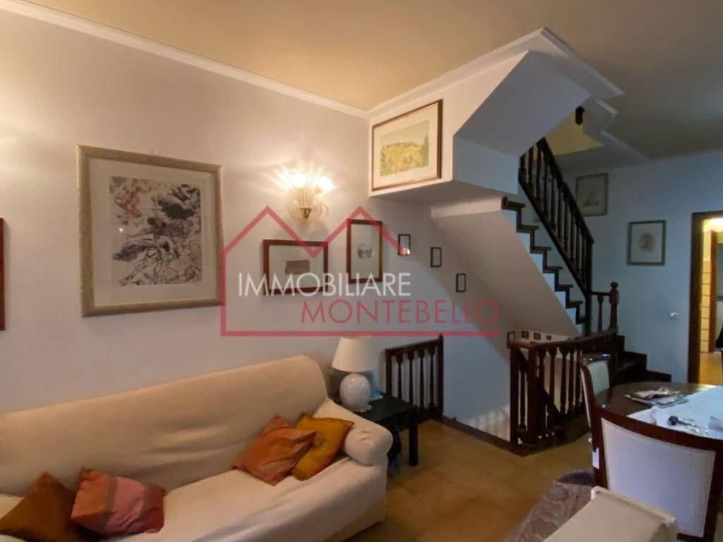 casa indipendente in vendita a Viareggio