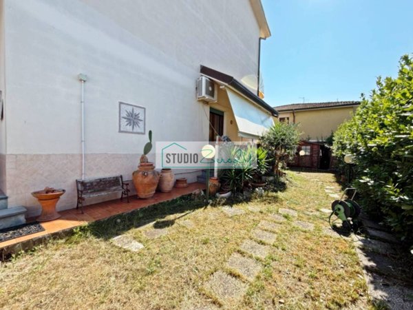 casa indipendente in vendita a Viareggio in zona Torre del Lago
